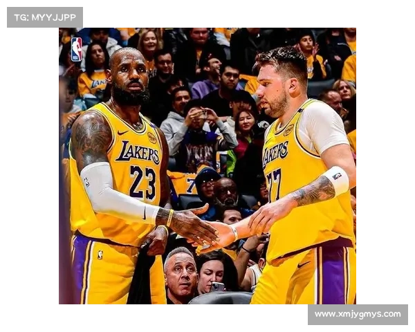 总决赛父子同框见证历史!东契奇力挺老帅获奖,NBA 社交圈掀起温情风暴 总决赛父子同框见证历史!东契奇力挺老帅获奖,NBA 社交圈掀起温情风暴